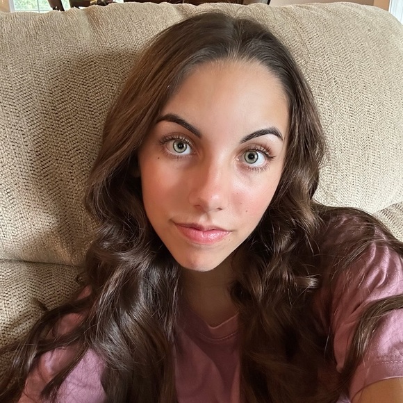 Meet your Posher, Ava - Picture 1 of 1